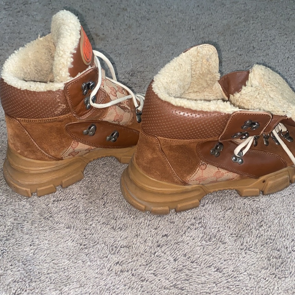 GUCCI FLASH TREK SHEARING BOOTS 🥾 91/2 - Picture 3 of 11